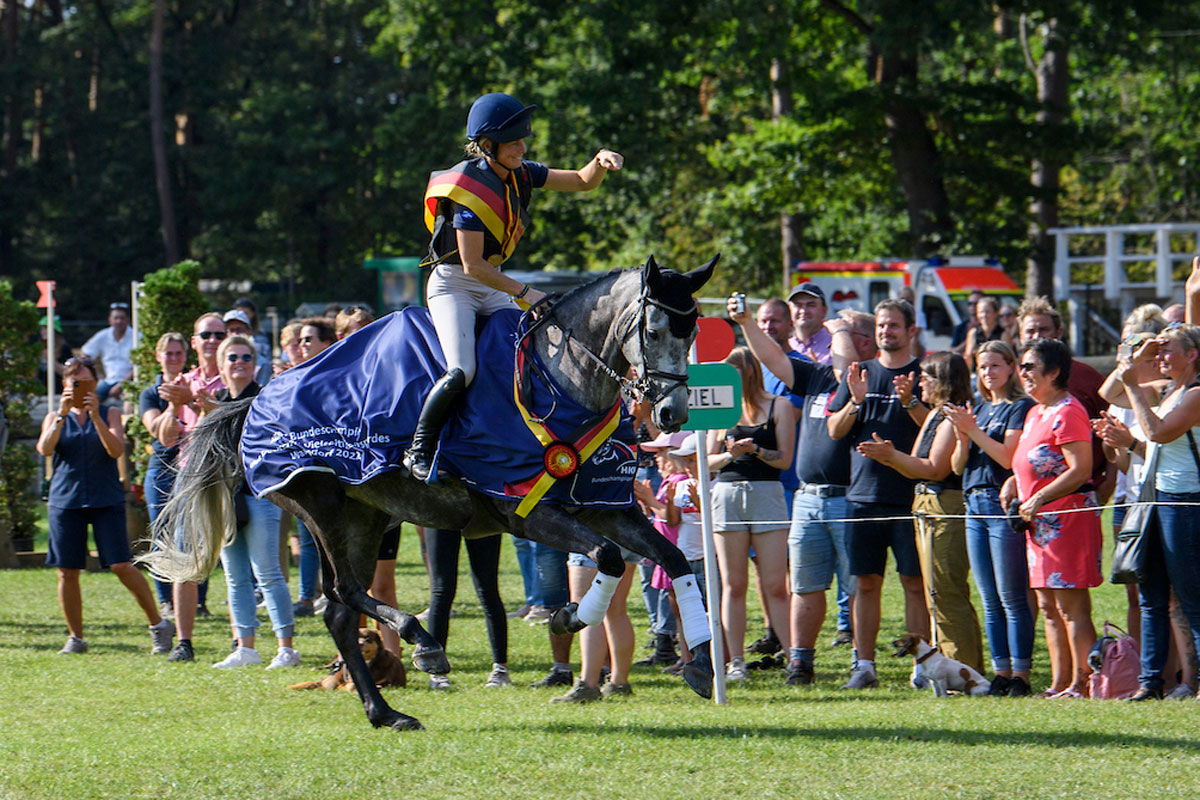 Dinathia holt Gold bei den sechsjährigen Vielseitigkeitspferden. Foto: Equitaris/Sabine Wegener